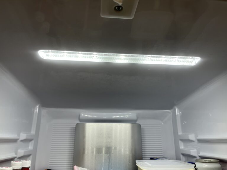 Lv.63 日立冷蔵庫の庫内灯交換